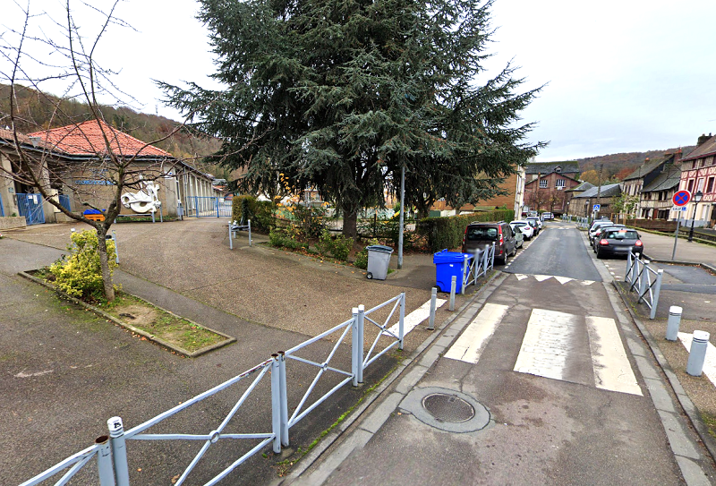 Le eptit garçon de 5 ans a été percuté par un automobiliste qui a pris la fuite, près de l'école Geogres Clemenceau - Illustration Google Maps