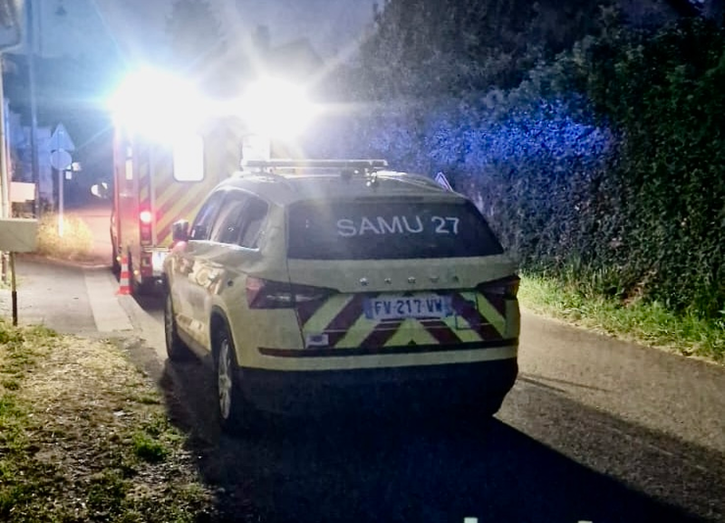 Le jeune homme, dont l'état a été jugé grave, a été transporté au centre hospitalier d'Evreux par les sapeurs-pompiers - Illustration infoNormandie
