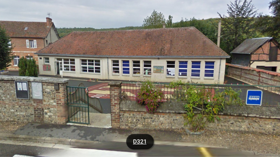 Fumée suspecte a l'école Maurice Ravel a Lyons-la-Forêt (Eure) : la centaine d'élèves évacuée