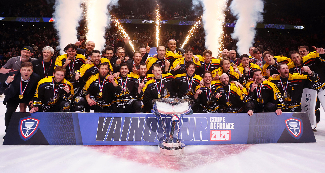 [overlay] Les Dragons de Rouen  soulèvent leur quatrième coupe de France de hockey sur glace  -  Crédit photo :Xa vier Lainé