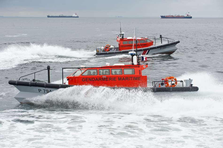 Une vedette de la gendarmerie maritime a porté secours aux plaisanciers tombés à la mer (Photo@Marine nationale)