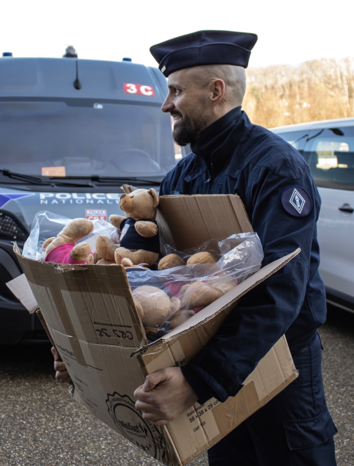 Une visite attendue des enfants hospitalisés à Jacques Monod : les policiers ont été accueillis avec enthousiasme  - Photos  DIPN76