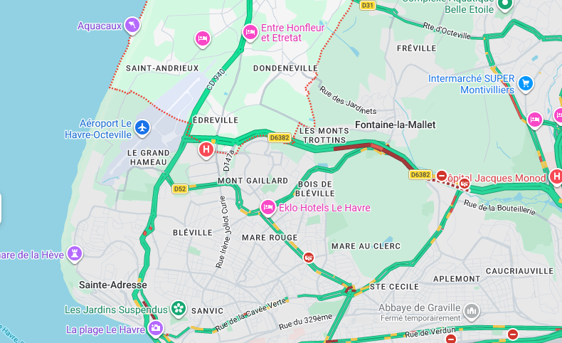 L'accident est survenu  un peu avant le centre hospitalier Jacques-Monod