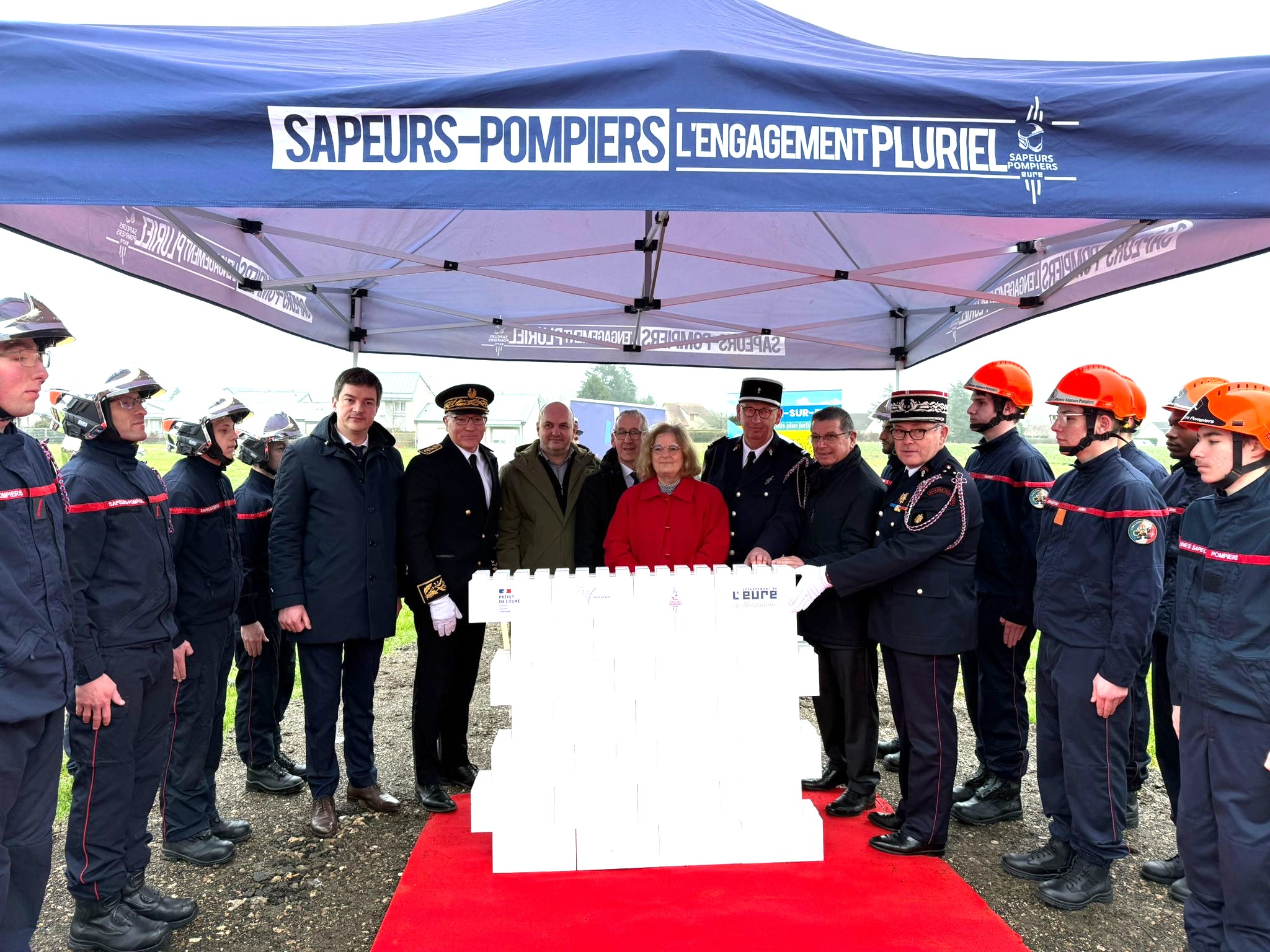 Un des temps forts de ce projet de nouvelle caserne : la pose de la première pierre. La cérémonie a eu lieu fin janvier dernier - Photo Sdis27