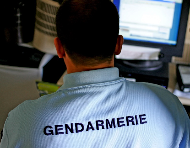 Gérard Petit est mis en cause dans une enquête préliminaire ouverte par la gendarmerie, il y a six mois. Le fils de l'élu soupçonné d'être impliqué dans un trafic de stupéfiants a été placé sous écoutes téléphoniques - Illustration Adobe Stock