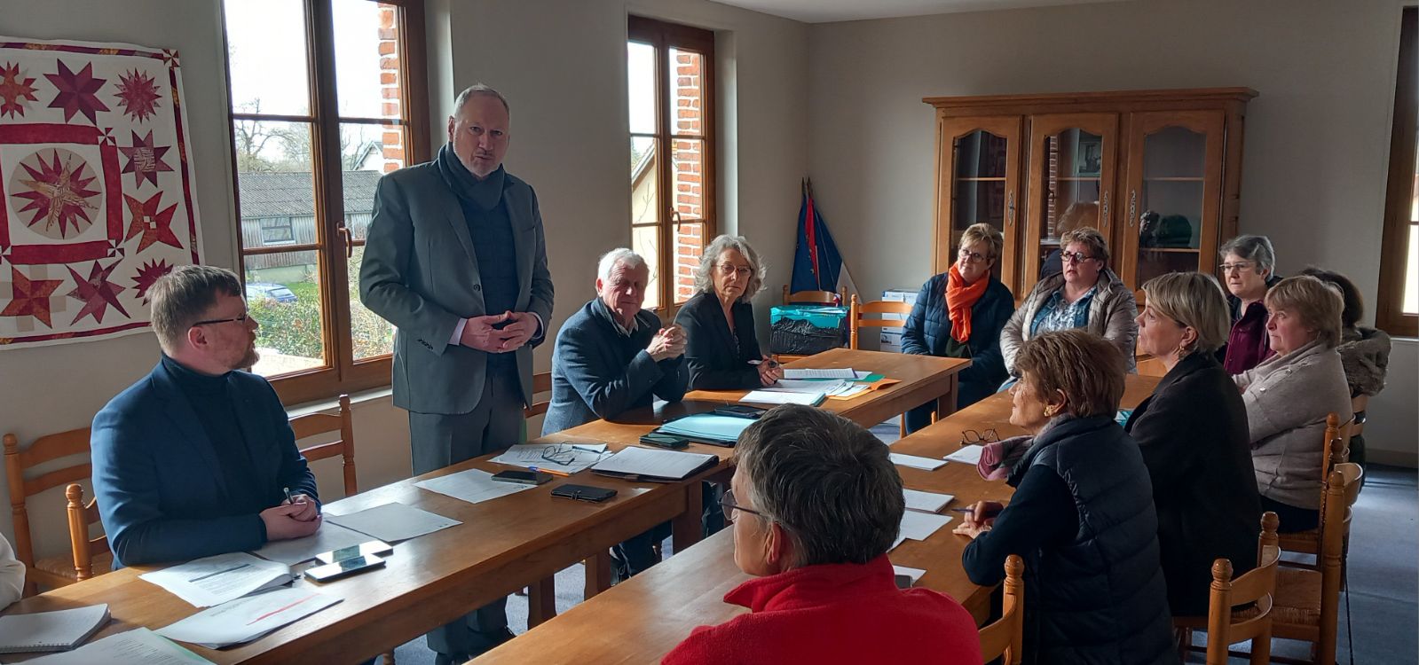 La délégation spéciale, décidée par le préfet de l'Eure, a été installée ce lundi matin. Marie-Jean Douyere, maire sortant de Routot, en a été élu président. Photo Préfecture27