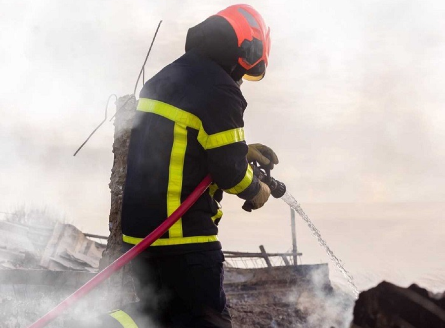 Le feu a été circonscrit au moyen de deux lances à incendie - Illustration Adobe Stock