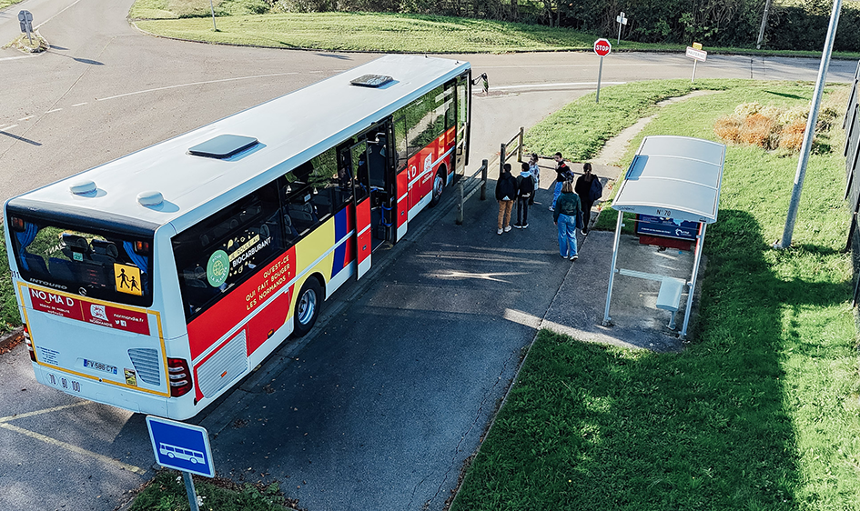 À partir de la rentrée 2026, deux nouvelles lignes fonctionneront désormais du lundi au vendredi, répondant à une demande du lycée de Chambray, à Mesnils-sur-Iton - Illustration Région Normandie
