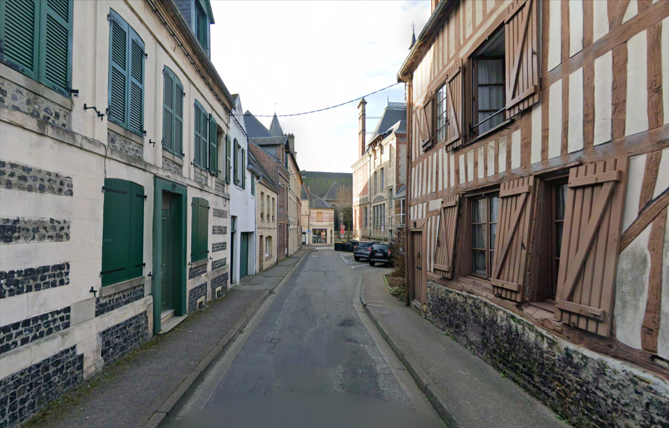 Un garage accolé à une maison individuelle était embrasé à l'arrivée des sapeurs-pompiers, cet après-midi ru Bonvoisin - Illustration © Google Maps