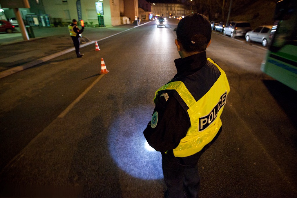 Les deux jeunes à scooter ont pris la fuite à la vue des policiers qui voulaient les contrôler - Illustration