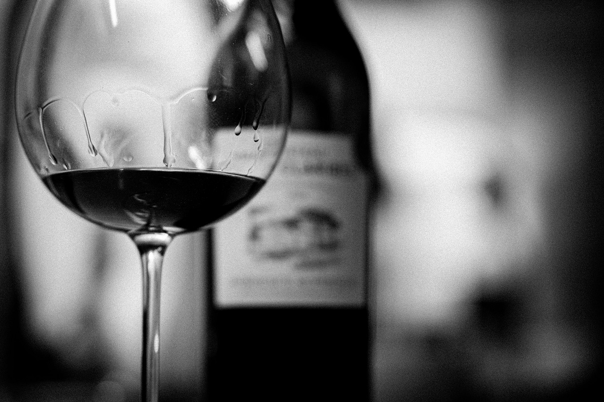 L'automobiliste a indiqué aux policiers avoir consommé une bouteille de vin avant de prendre le volant. - Illustration © Pexels