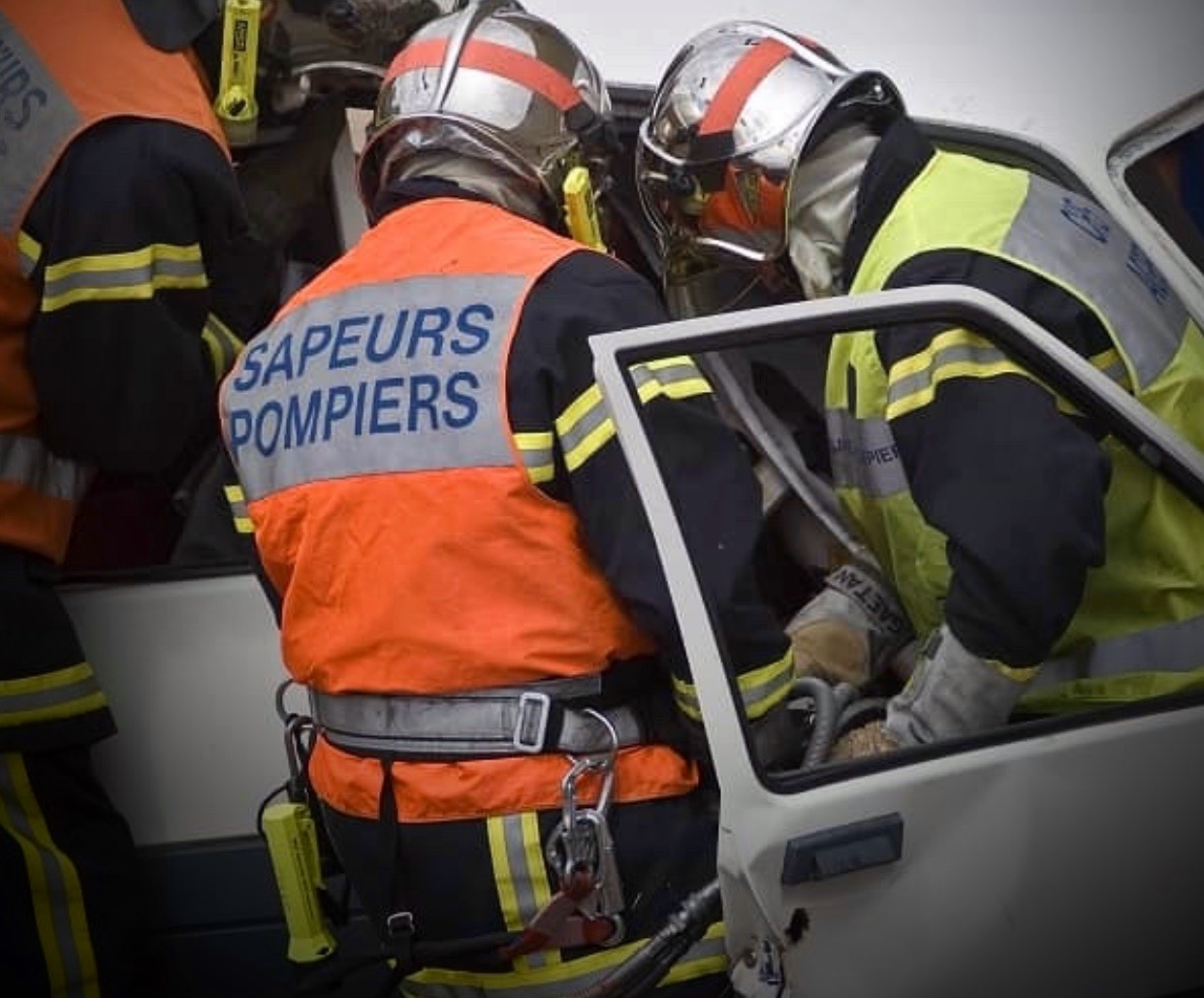 Deux blessés, dont une femme de 70 ans, ont dû être désincarcérées par les sapeurs-pompiers - Illustration © Adobe Stock