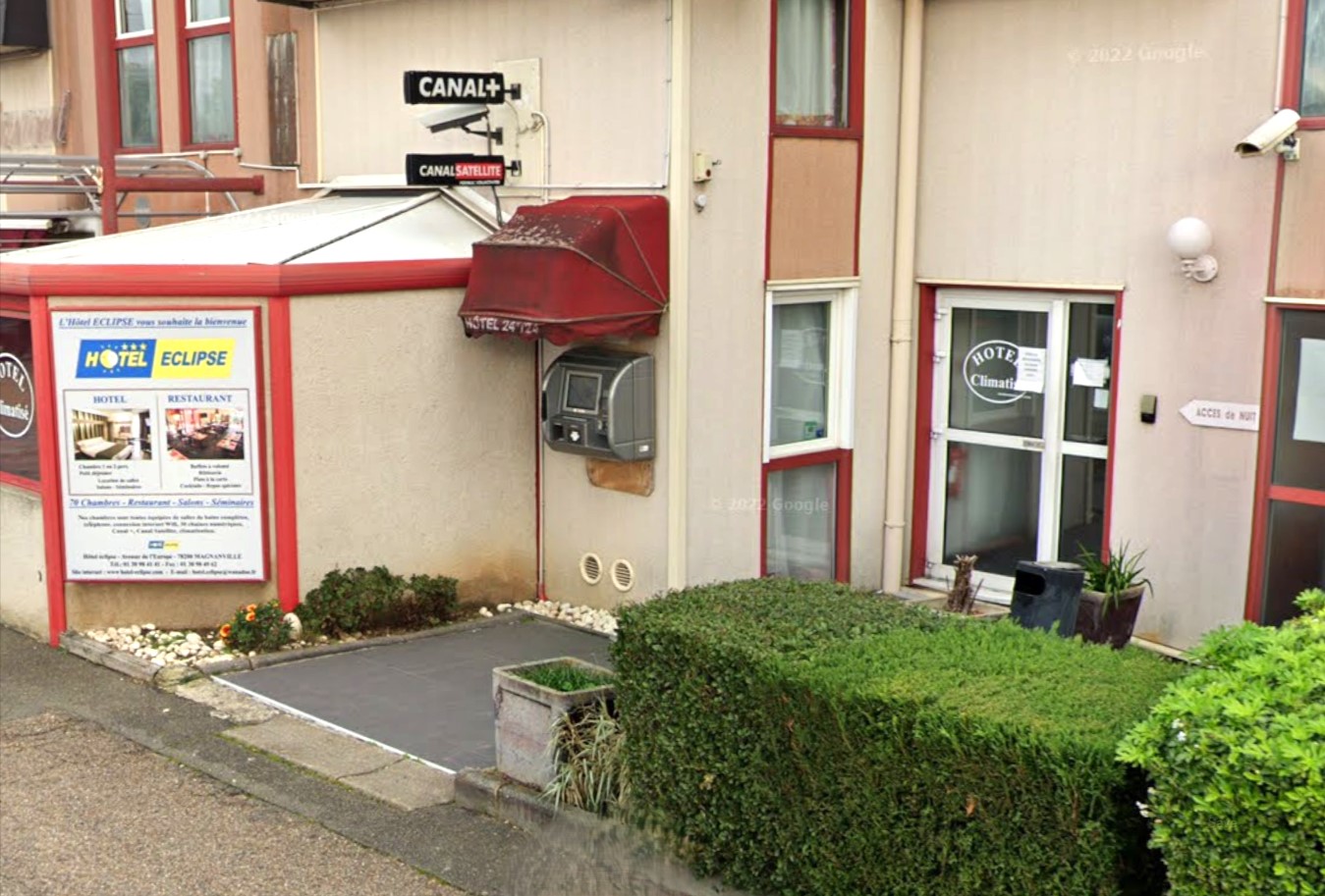 Le samedi 11 avril 2026 à 5 heures du matin, le veilleur de nuit de cet hôtel était agressé par quatre individus qu’il avait surpris en train de forcer la porte d’une chambre du rez-de-chaussée pour s’y installer en toute illégalité. - Illustration © Google Maps