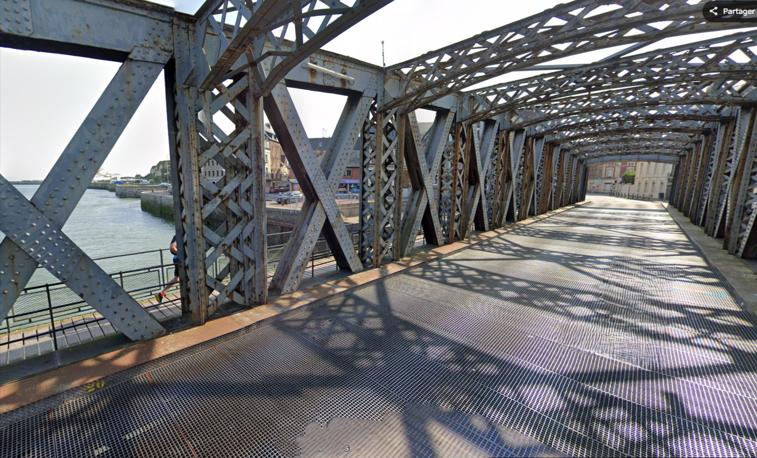 Le pont Colbert avant le lancement des travaux de rénovation. Il a aujourd'hui, retrouvé une seonde jeunesse - ©Google Maps