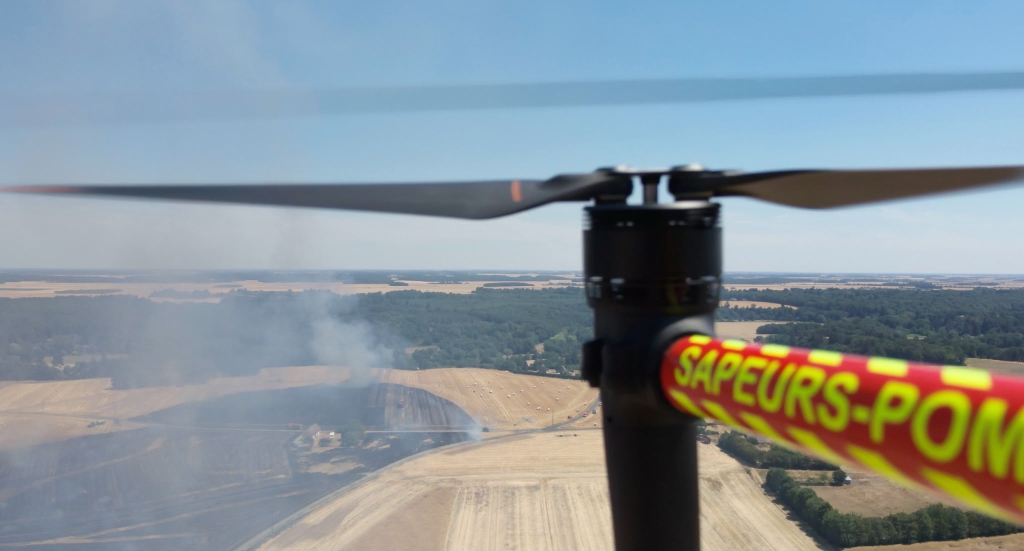 Grâce à un drône, les soldats du feu peuvent adapter leur interv ention et procéder à des reconnaissances - Photo © Sdis27