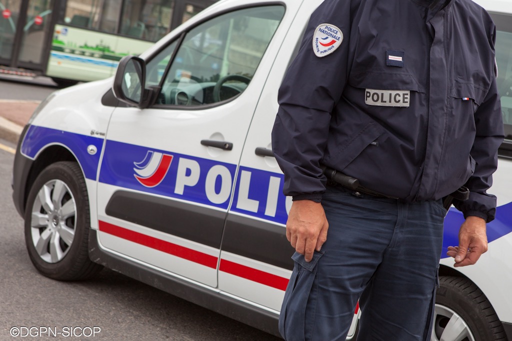 Le cambrioleur présumé a été intercepté par des agents de la Suge et remis aux policiers - illustration DGPN