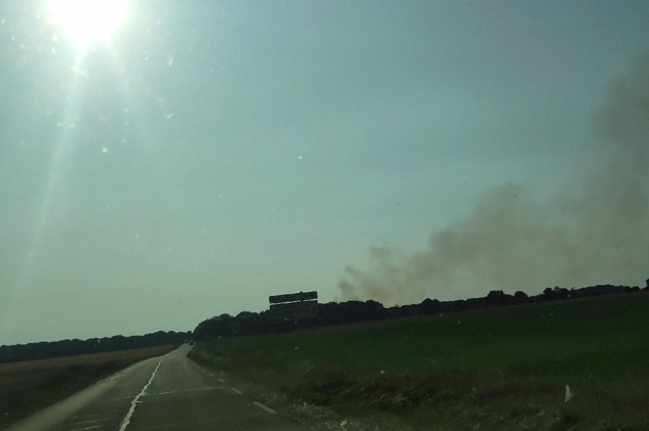 La fumée d'un feu de sous-bois à Villiers-en-Désoeuvre était visible à plusieurs kilomètres à la ronde - Photo © BL/infonormandie