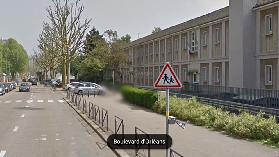 Les policiers ont surpris les cambrioleurs en flagrant délit alors qu'ils ressortaient de la cantine de l'école