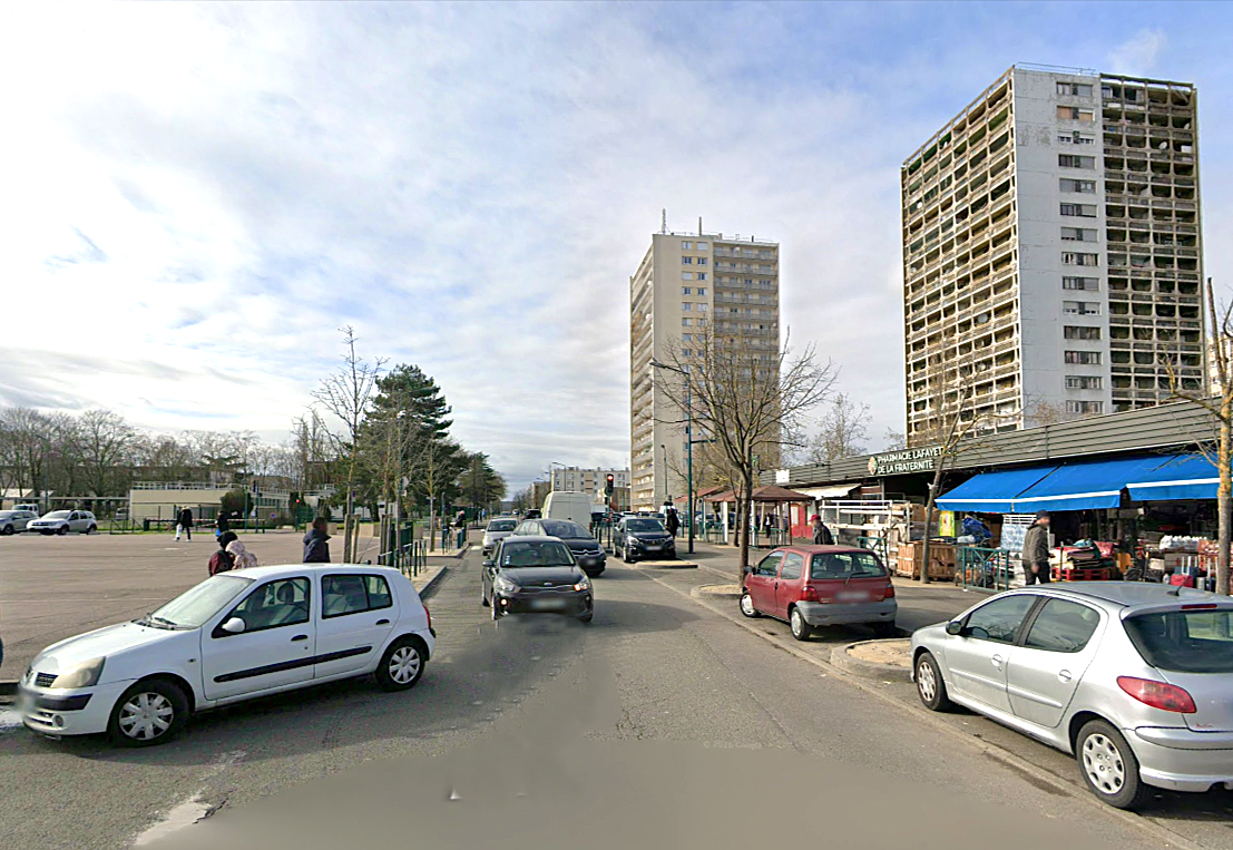 Le mis en cause a reconnu acheter des cartons de cigarettes pour 7 000 euros avant de revendre les paquets entre 8 et 9 euros sur le marché du Val-Fourré, à Mantes-la-Jolie - Illustration © Google Maps