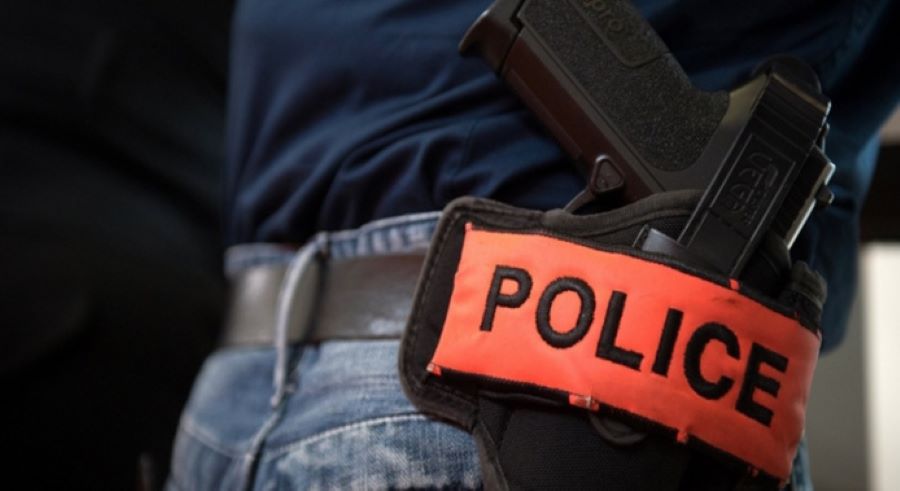 Lors du contrôle, les policiers ont découvert plusieurs ballons éparpillés dans l'habitacle ainsi que deux bonbonnes de protoxyde d’azote - Illustration © Adobe Stock