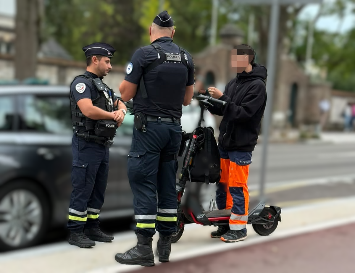 Deux opérations distinctes ont eu lieu ce mercredi à Rouen et Dieppe,sur le même thème : la prévention et la sensibilisation des usgaers de trottinettes. - Photo © DIPN76