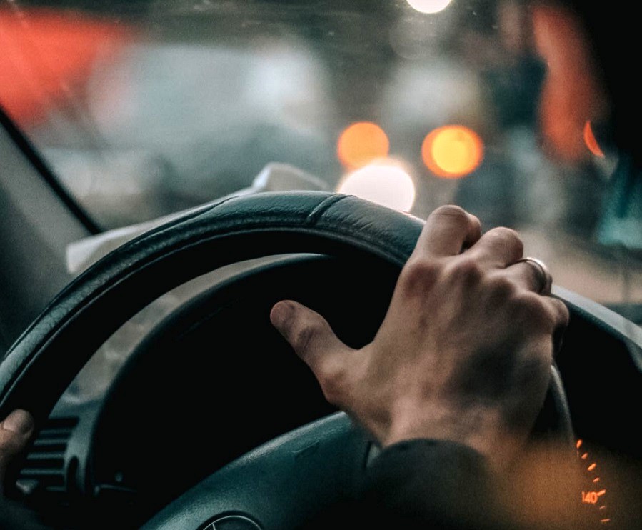 L'auotomobiliste a refusé de s'arrêter au contr^pole de police et a pris la fuite à vive allure - Illustration © Pexels