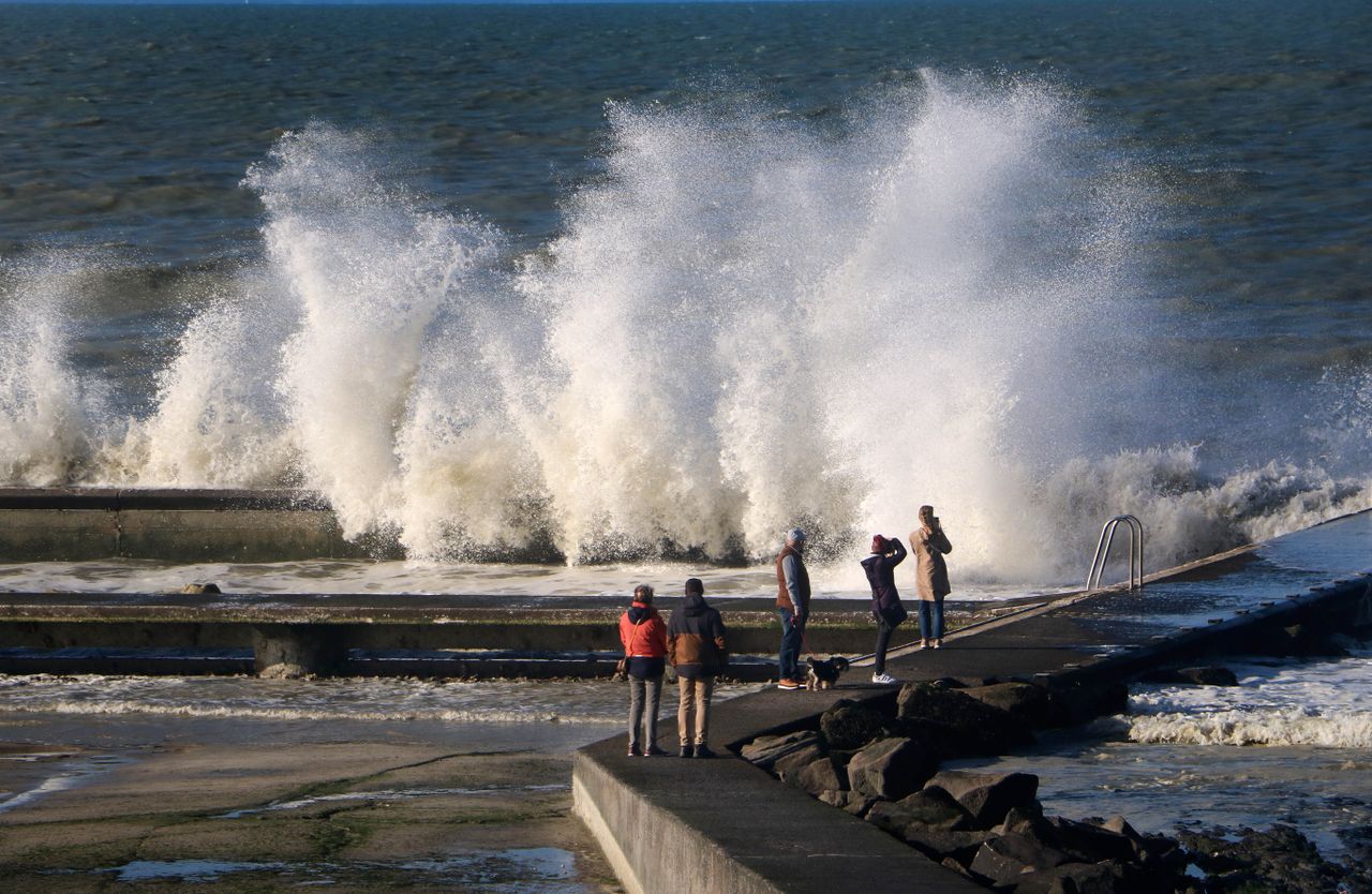 La tempête Austen arrive : des rafales à plus de 130 km/h attendues sur le littoral normand 