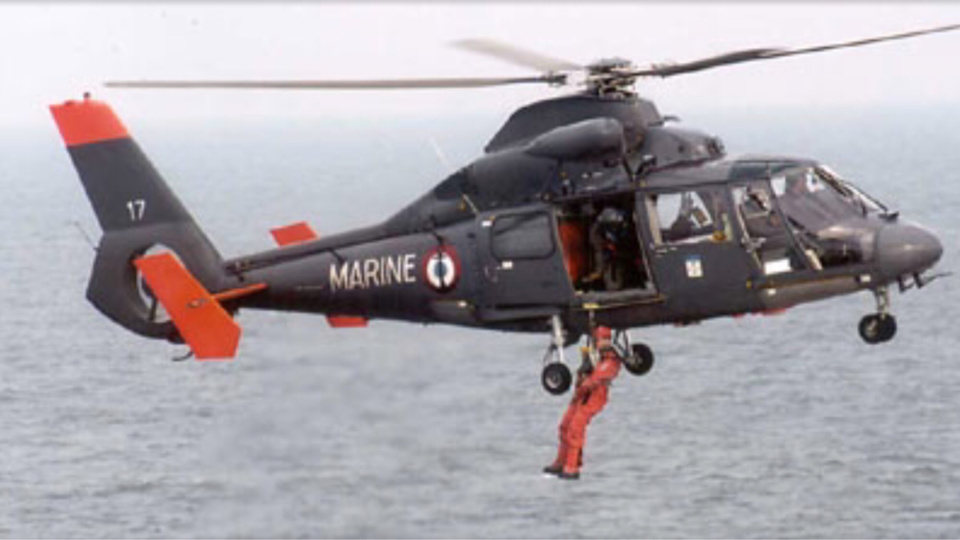 L'hélicoptère de la Marine a pris part aux recherches (illustration@Marine nationale)