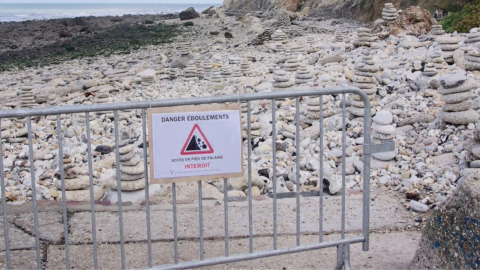 Des barrières ont été in stallées pour interdire l'accès à la falaise (Photo@Codah)