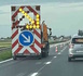 A28 : un poids lourd chargé d’œufs percute le terre-plein central, la circulation coupée