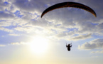 Seine-Maritime : un parapentiste en difficulté bloqué dans une crique près d’Octeville-sur-Mer