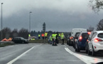 Gilets jaunes : la police évacue un rond-point à Tourville-la-Rivière, neuf interpellations