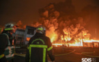 Impressionnant incendie dans l'usine Lubrizol à Rouen : 200 sapeurs-pompiers sont mobilisés depuis le milieu de la nuit