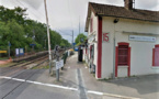 Il est projeté par le souffle du train en voulant mettre fin à ses jours en gare d’Issou (Yvelines)