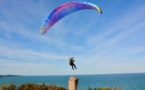 Seine-Maritime : sa voile s'accroche à la falaise, un parapentiste hélitreuillé par Dragon 76 à Etretat
