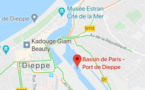 Seine-Maritime : un bateau de plaisance sombre dans le bassin de Paris à Dieppe 