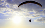 Seine-Maritime : un parapentiste reste accroché à un arbre à 15 m de hauteur à Bures-en-Bray 