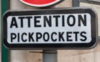 Yvelines. Cinq pickpockets surpris en pleine action à Versailles sont arrêtés grâce à un témoin 