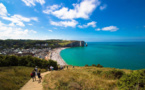 Une randonneuse chute mortellement de la falaise à Étretat, en Seine-Maritime