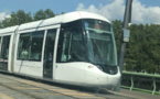 Une voiture de police, arrêtée sur les rails, emboutie par un tram près de Rouen : deux blessés 
