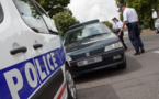 La Golf percute un véhicule sanitaire avec 4 enfants à bord pour échapper aux policiers à Mantes-la-Jolie