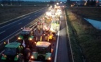 Les agriculteurs amplifient leurs actions et bloquent l'A28 en Seine-Maritime et l'A13 dans l'Eure