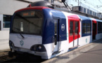 Yvelines : quatre vitres d'un RER brisées par des jets de projectiles et une personne blessée 