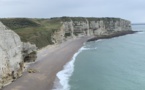 Étretat : une femme blessée à une jambe après une lourde chute dans les éboulis