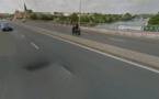 Yvelines : le poids-lourd percute un trottoir, 400 litres de gasoil sur le pont de Chatou 