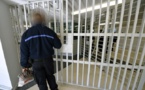 Un surveillant frappé par un détenu et un autre menacé de mort à la prison de Val-de-Reuil