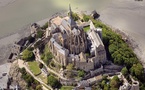 Mont Saint-Michel : un saut en parachute inédit le 8 mai pour célébrer la paix