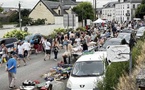 Les foires à tout, brocantes et autres vide grenier connaissent un immense succès dès que les beaux jours arrivent - photo d’archive infonormandie 