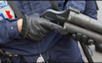 Les Mureaux : les forces de l'ordre font usage du flasball pour disperser les assaillants 