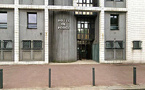 Dieppe : le conducteur ivre emboutit les protections du commissariat et tente de repartir